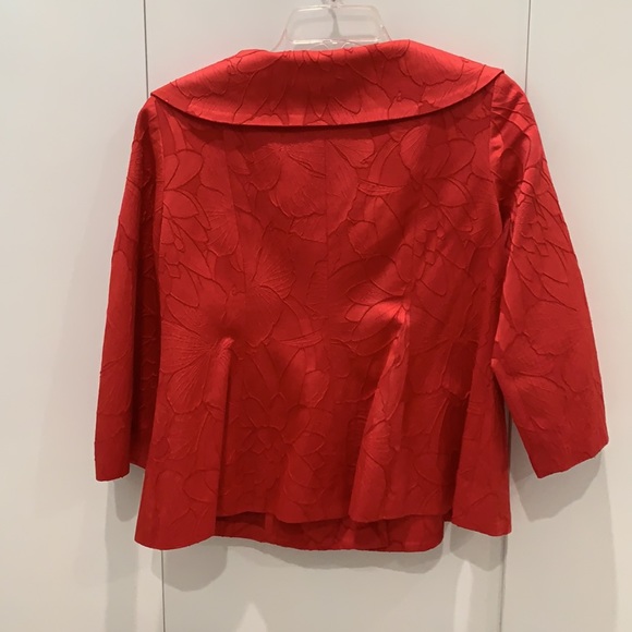 Red jacket - Picture 2 of 3